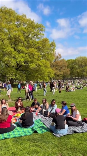 What a beautiful start to the weekend this was! 🌸🌸🌸 Central Park, New York City