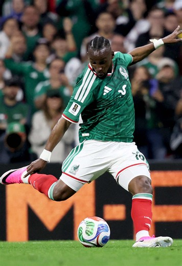 What a strike from Quiñones 🚀🇲🇽 #FIFAWorldCup | FIFA World Cup