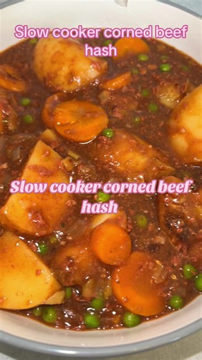 Slow cooker corned beef hash x Corned beef 1 onion Carrots Potatoes Leeks 3 tbs Worcestershire sauce 3 tbs brown sauce Salt and pepper 900ml of beef stock Add all ingredients into your slow cooker and leave on high for 3 hours then add your peas and gravy granules and leave for 1 more hour then done 🥰 #cornedbeef #hash #slowcooker #foodlover #foryouu