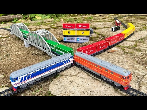 Miniature Railway - Cargo Train Diesel Locomotive DF4B - Assembling Long Cargo Train Diesel