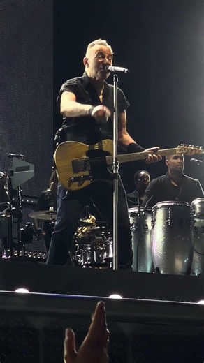 🔥 Bruce Springsteen Makes You Wonder What Keeps the Need to Move and Connect So Strong Later 🎸