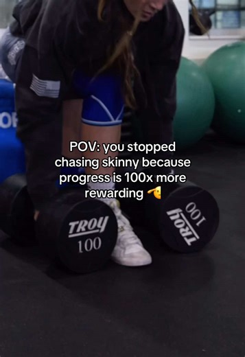 unpopular opinion that should be popular: getting strong asf feels so much better than trying to get smaller ever did. been there, done that, never going back. 📍Filmed @ Magnuson Athletic Club (Seattle WA!) #womenwholift #strongnotskinny #girlswholift #strengthtrainingforwomen #gymgirl