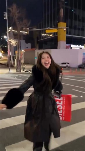 LISA (BLACKPINK) on Instagram: "HAPPY NEW YEAR 🎀🐥 #LISA #LALISA #LILIES #BLACKPINK #리사 #NEWYEAR @lalalalisa_m @wearelloud"