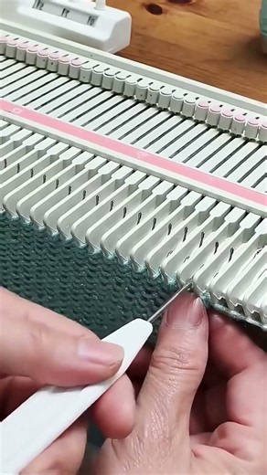 フラット編み機による高速ニット生地製造