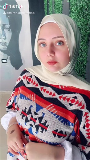 ‏لما حد يحب يجر كلام بس انتي مش طايقاه 😂