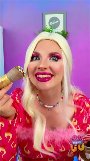 Snack and Style: The Makeup Brush You Can Eat! 🍭💄✨