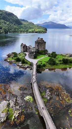 Wishing you all a happy new year as we look back on some of our incredible adventures around Scotland in 2025 🏴󠁧󠁢󠁳󠁣󠁴󠁿 Thank you to everyone who has supported Castles of Scotland this year! As we begin 2026, we look forward to continuing with our mission to bring awareness to Scotland’s castles, their history and importance to our national heritage. I’d like to wish you all the very best for the new year and hope you will continue to follow us on our adventures around Scotland. Warm wishes