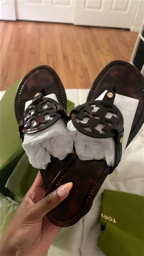 I love shopping 🤎🖤 tortoise print Tory Burch Sandals