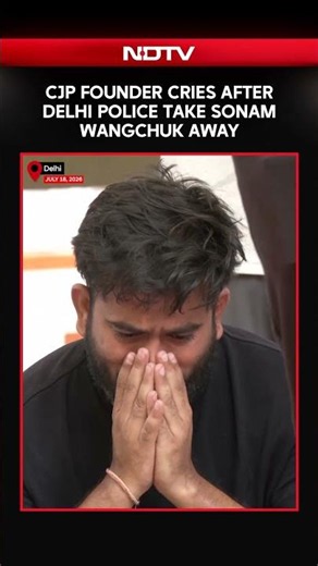 Sonam Wangchuk | CJP Founder Abhijeet Dipke Breaks Down After Delhi Police Take Sonam Wangchuk Away