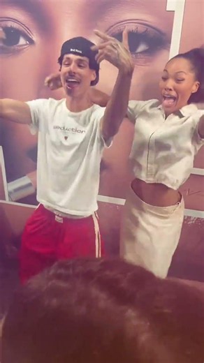 TIKTOK: Fan Records Larray Attending Quen Blackwell Meet & Greet