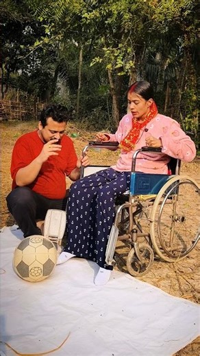 Gelhi ପ୍ରଥମ ଥର football ମାରିପାରିଲା 😰⚽ #wheelchair #life #fightergelhi