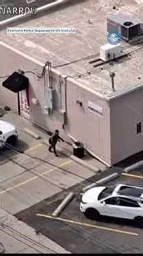 Dron policial ayuda a arrestar a ladrón tras persecución en centro comercial #shorts