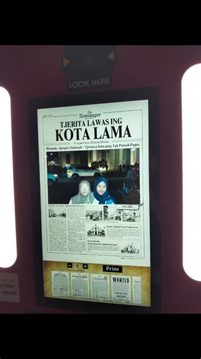 📷 Photobooth koran di kota lama 📍 Semarang cara nya: 1. scan barcode qris yang ada dilayar 2. bayar , kemudian pose sesuai gaya ( jika foto dirasa kurang bagus bisa mengulang foto lagi) 3. tekan tombol print foto akan keluar dari bawah 4. jangan lupa scan barcode foto yang ada dilayar 5. ambil plastik foto ya