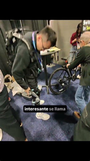 Este exoesqueleto te ayuda a caminar, muy interesante lo compacto. #ces2026
