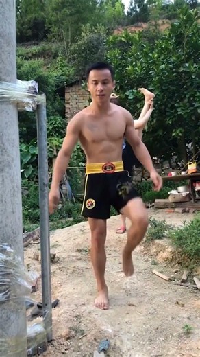 Martial Arts Sanda and Shaolin King Kong Leg Training Kung Fu