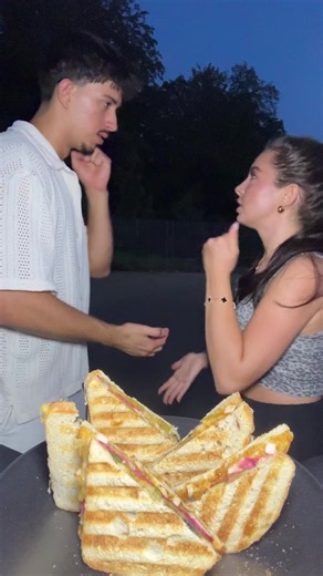 Schere Stein Papier mit Toast 🥪🥙 #scheresteinpapier #scheresteinpapierchallenge #essenchallenge #viral #rockpaperscissors