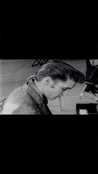 Elvis takes a Moment alone at the piano