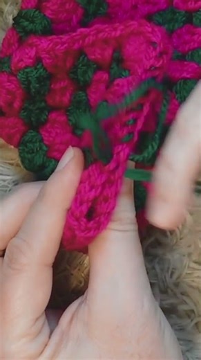 Granny Sew crochet granny square @sewcrochet #beginners