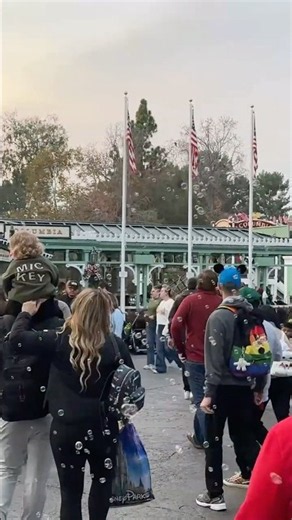 A Snowy Evening Disneyland Trip 2025 Main Street Frontierland People Watching Walking Walt Disney