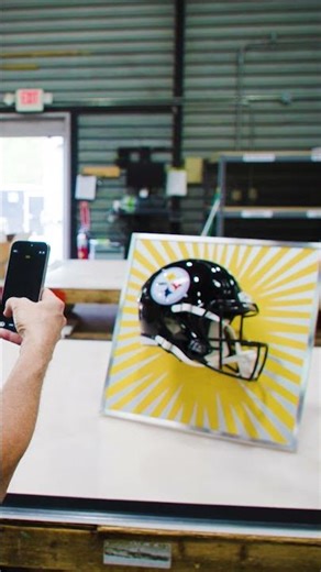 Burton Morris is making the Prospect Green Room pop during the #NFLDraft in Pittsburgh 💥