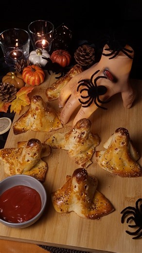 Spooky Ghost Hot Dogs 👻🌭 The easiest Halloween snack! #food #easyrecipes #halloween