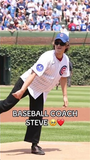 coaching his little nuggets ⚾️☺️ #strangerthings