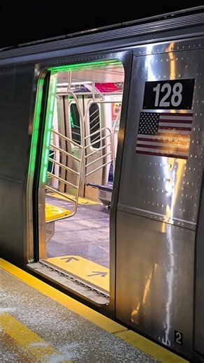 MTA Staten Island Railway R211S #128 Door Chime #nyc #train #mta #r211 #railway #metro #shorts