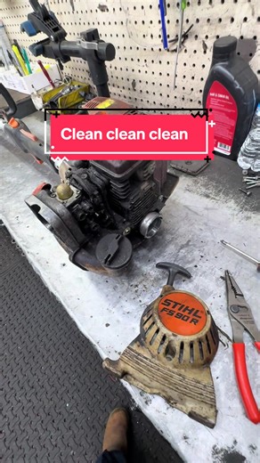 Cleaning is my number one step to small engine repairs , makes the job look so much better when it’s clean and repaired properly #mechanic #repair #clean #smallengine #fypシ゚viral