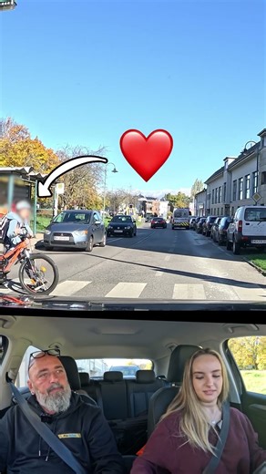 Kinder bedanken sich beim Überqueren der Straße ❤️