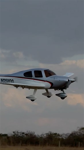 Cirrus SR22T Ultra-Low Pass & Go-Around! 🛩️✨