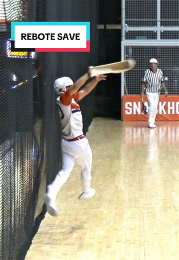 HOW DID GOIXERRI MAKE THIS SAVE⁉️ The Renegades & Chargers battle it out in what’s set up the be an intense 6 match gameday today, see it all live on ESPN, Fubo & YouTube!! #jaialai #sports #miami #battlecourt #highlights