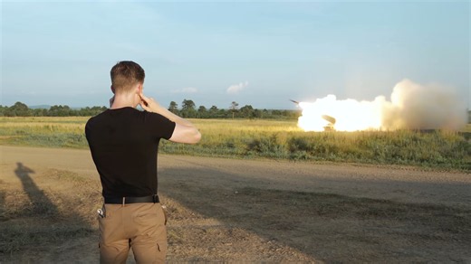 Watch the US Army’s HIMARS launch rockets at 300+ kph in seconds - pure battlefield terror