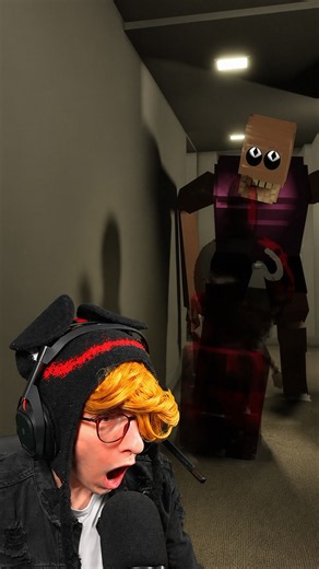 KreekCraft gets jump scared in Roblox he ate them.. (chapter 2)