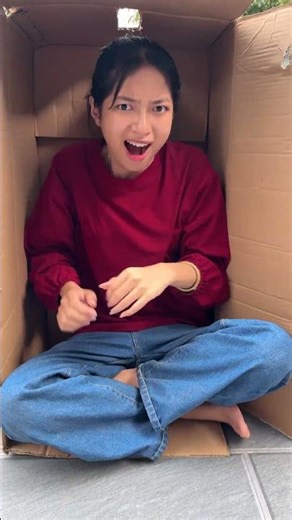 what's behind the cardboard wall😂👶🏻♥️ #funny #cute