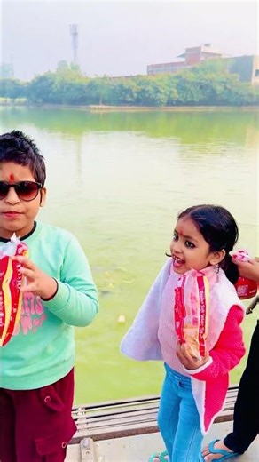 Cute baby fish ko bard khilayi #shortsfeed #shortsviral #