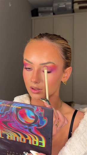 Christina Aguilera 2000s Halloween Makeup - Easy GRWM Tutorial