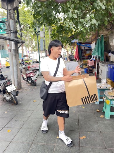 ของขวัญปีใหม่จากน้องชายให้แม่และพี่สาว