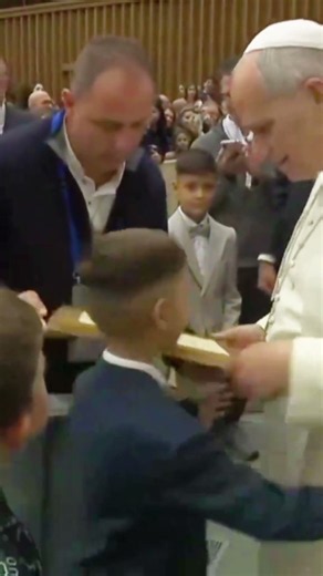 Pope Leo XIV’s heartwarming moments with children ❤️🇻🇦 #shorts