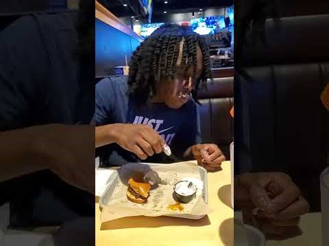 Scooty tries the mini Buffalo Wild Wings Blazin #Challenge #hotwings #fire #buffalowings #hot #ranch