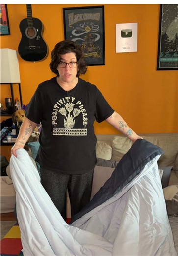 This is my favorite fluffy puffy dual layer blanket. #mellowsleep #blanket #bedding #comfort #ilivewithmyex