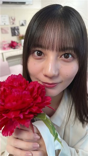 菜緒さんに花束を渡します♥️💐#日向坂46_イチャイチャ虫 #日向坂46#小坂菜緒 #高橋未来虹