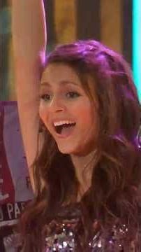 Tori sings 'Make It Shine' in the first ever episode of Victorious! 🎤⭐️