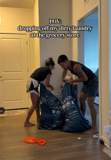 Making laundry day less of a hassle and dropping off my dirty laundry at the grocery store and pick up tmo with nice, clean and FOLDED clothes! @The Laundry Room #orlando #florida #thelaundryroom #parenthack #groceryshopping