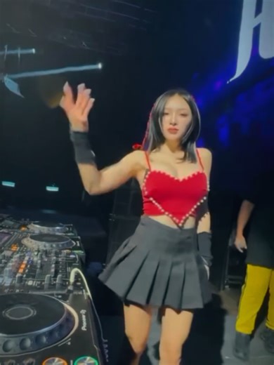 DJ Breakbeat: Energizing Exotic Remixes for Everyone