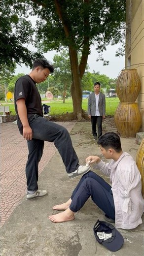 He Gave Everything to a Beggar… Then This Happened 😳 #fakebeggar #socialexperiment #karma