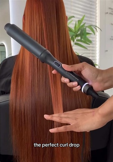 For 2x faster* HD results AND frizz-free curls** that last all day*** 💁‍♀️🖤 #maxwand #bigcurls #curls * Vs competitor curler set to 190oC. Lab test measuring time taken to form the same curl​ length ** Consumer testing, Jan-Feb’24. an average of 73% of 921 consumers agree that ghd chronos curve makes frizz-free curls & waves. ***When used with curl hold spray. Technical test measuring curl retention in a humidity chamber at 50% relative humidity.