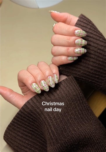 Christmas Nail Art Tutorial with Builder Gel