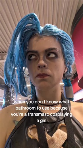 I ended up using the women's and there were some super nice ladies in there 😺 || #jinxcosplay #arcanecosplay #ukcosplayer #MCMComiccon #jinx