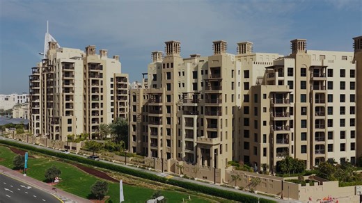 Dubai’s Roads and Transport Authority (RTA) awards the contract for the development of Umm Suqeim Street, Al Wasl Road and Al Safa Street. The project includes the construction of bridges and tunnels extending approximately 11,000 metres in total. Upon completion, it increases the capacity of Umm Suqeim Street to 16,000 vehicles per hour in both directions, and raises the capacity of Al Wasl and Al Safa Streets to 12,000 vehicles per hour in both directions for each street. @rta_dubai