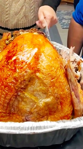 Yummy Red Roasted Turkey – Juicy, Crispy, and Full of Flavor #food